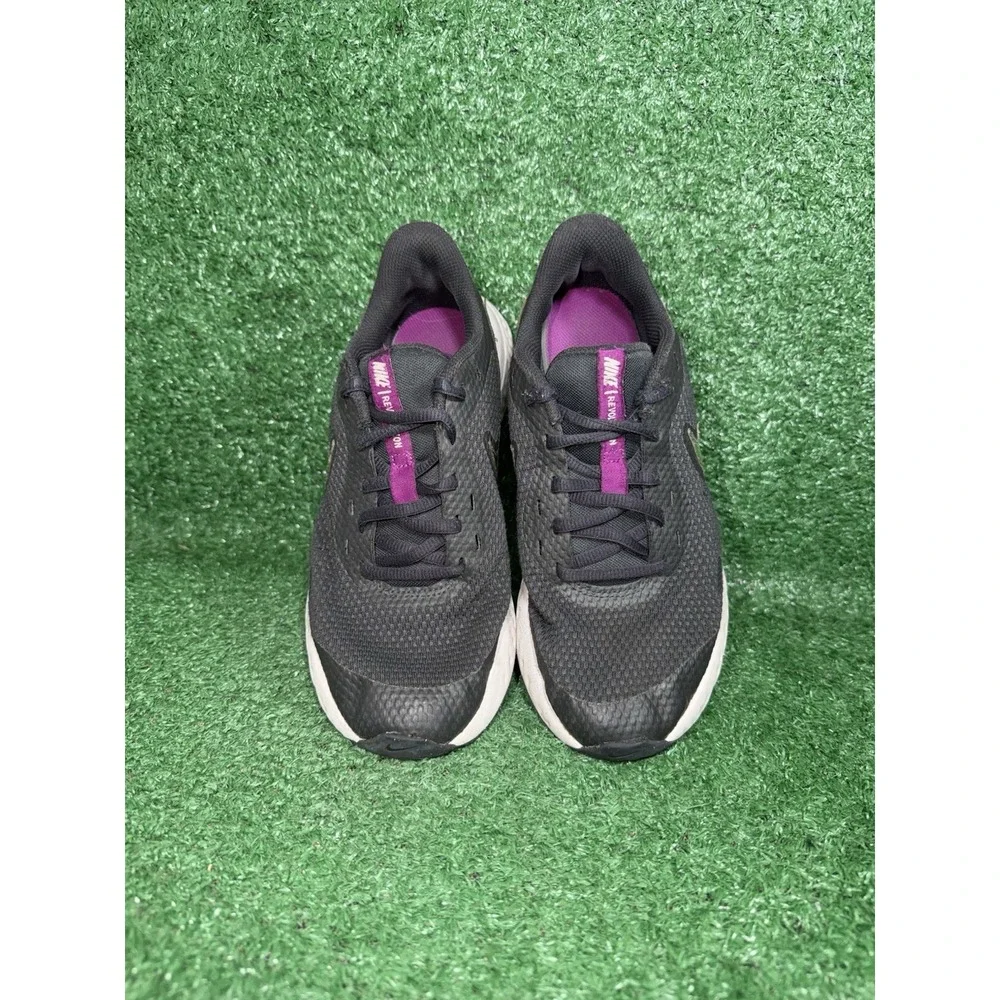 Nike revolution black